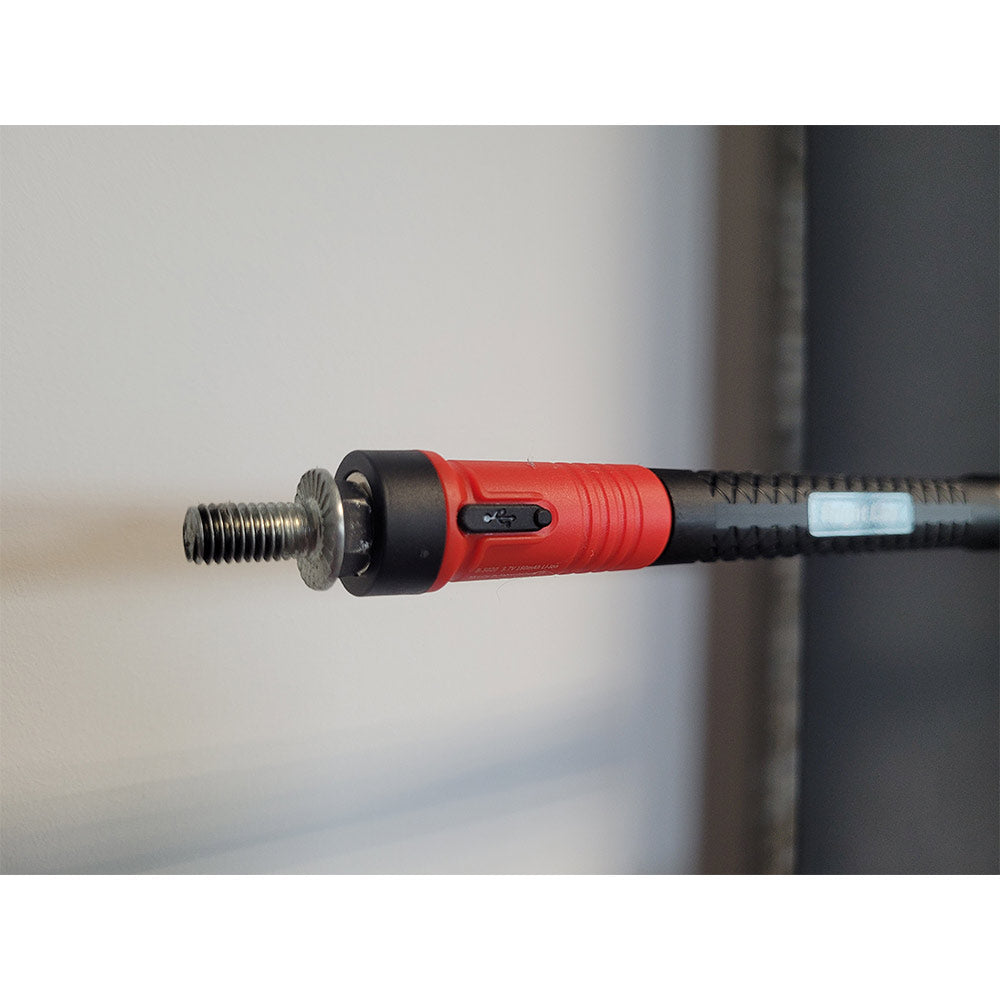 Oplaadbare zaklamp met magnetische grijper